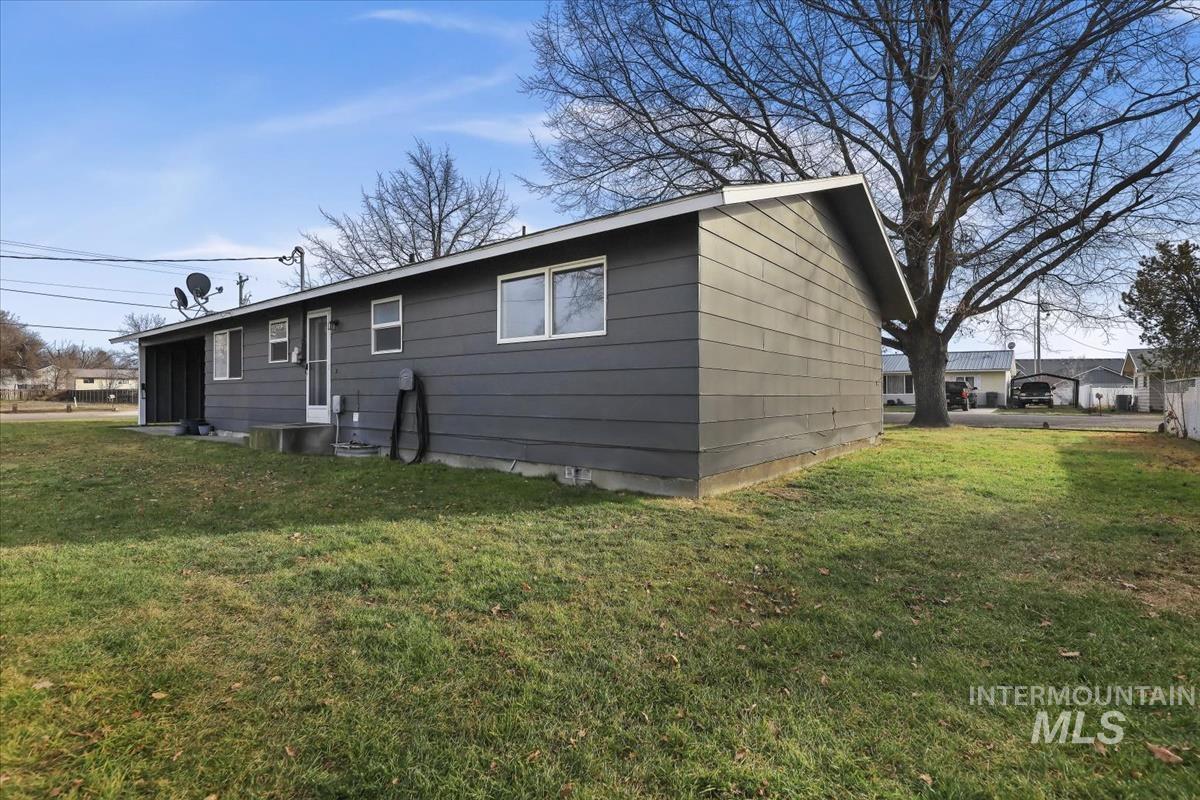 815 Ayers Ave, Fruitland, Idaho 83619, 3 Bedrooms, 1 Bathroom, Residential For Sale, Price $299,900,MLS 98973938