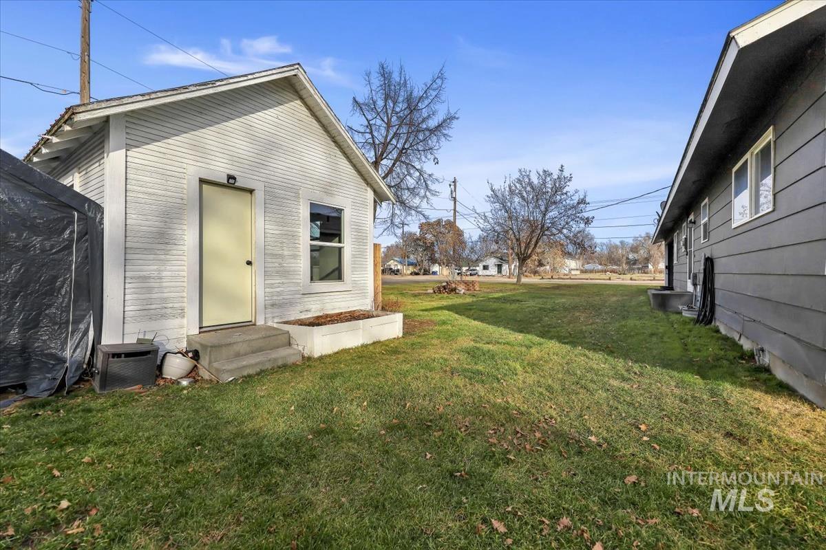 815 Ayers Ave, Fruitland, Idaho 83619, 3 Bedrooms, 1 Bathroom, Residential For Sale, Price $299,900,MLS 98973938