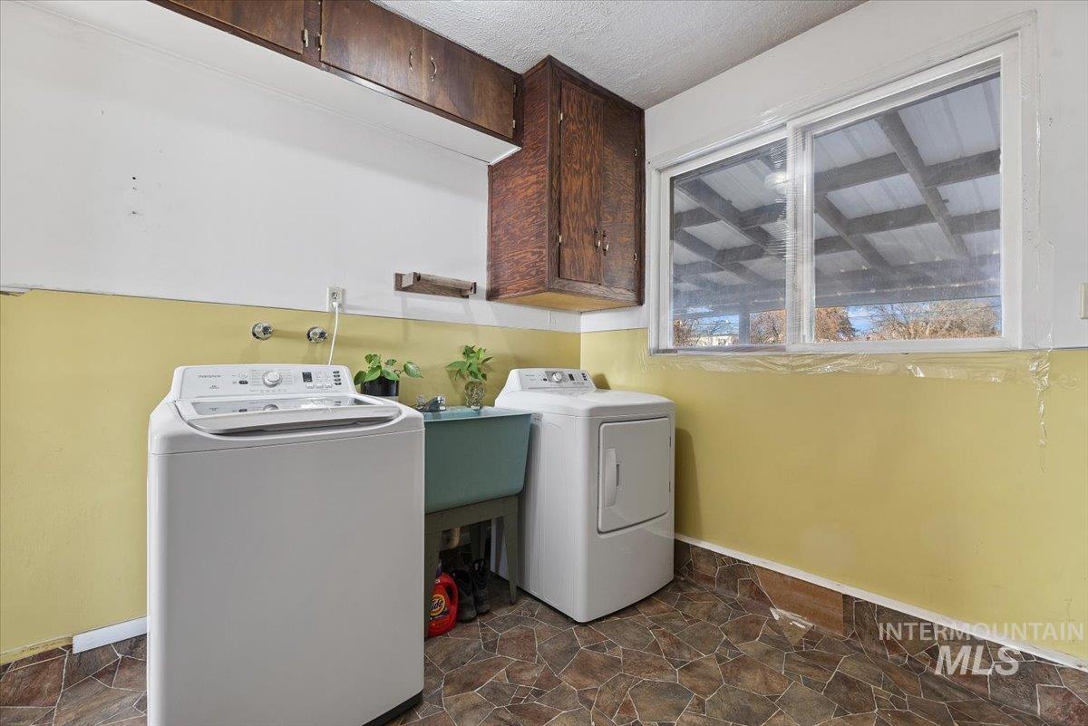 916 E Liberty Street, Weiser, Idaho 83672, 2 Bedrooms, 1 Bathroom, Residential For Sale, Price $249,999,MLS 98973940