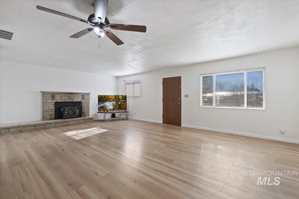 916 E Liberty Street, Weiser, Idaho 83672, 2 Bedrooms, 1 Bathroom, Residential For Sale, Price $249,999,MLS 98973940