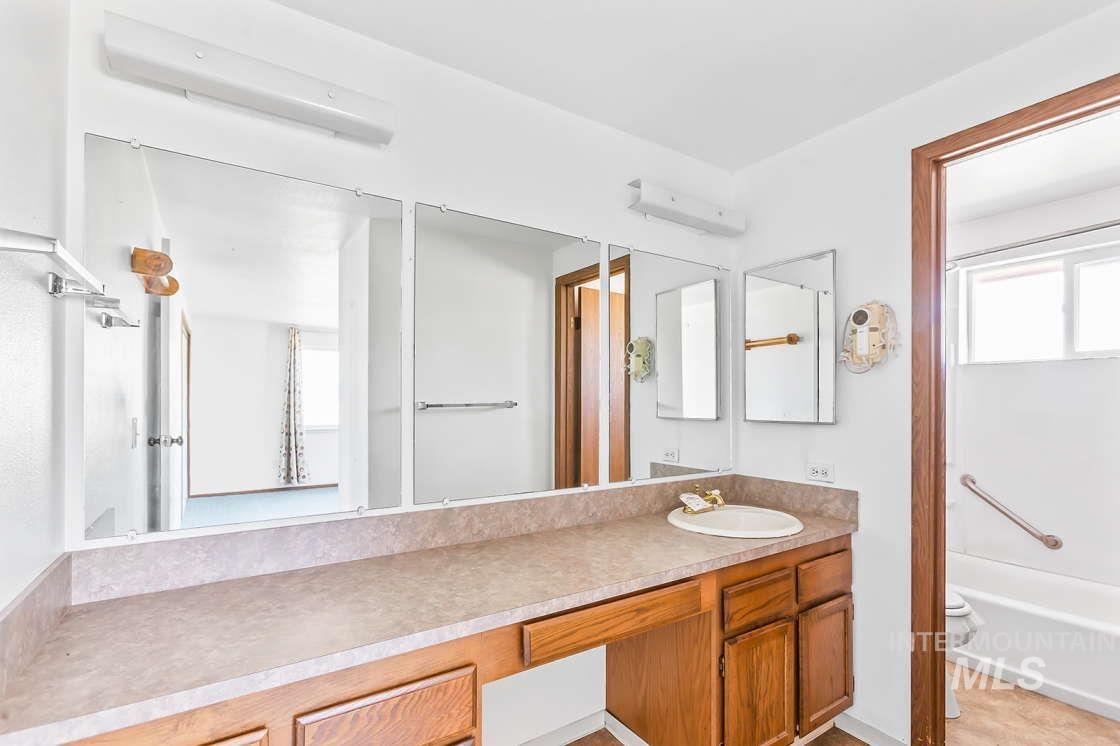 255 Three Bear Road, Kendrick, Idaho 83537, 4 Bedrooms, 3 Bathrooms, Residential For Sale, Price $296,000,MLS 98973941