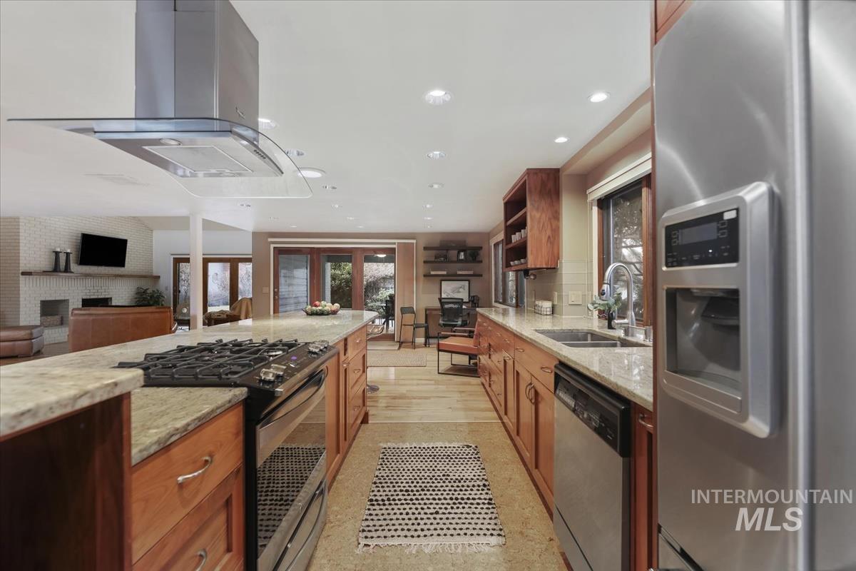 1945 S Creekside Ln, Boise, Idaho 83706, 3 Bedrooms, 2 Bathrooms, Residential For Sale, Price $1,050,000,MLS 98973942