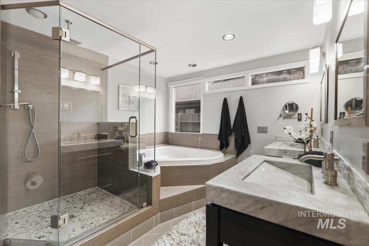 1945 S Creekside Ln, Boise, Idaho 83706, 3 Bedrooms, 2 Bathrooms, Residential For Sale, Price $1,050,000,MLS 98973942