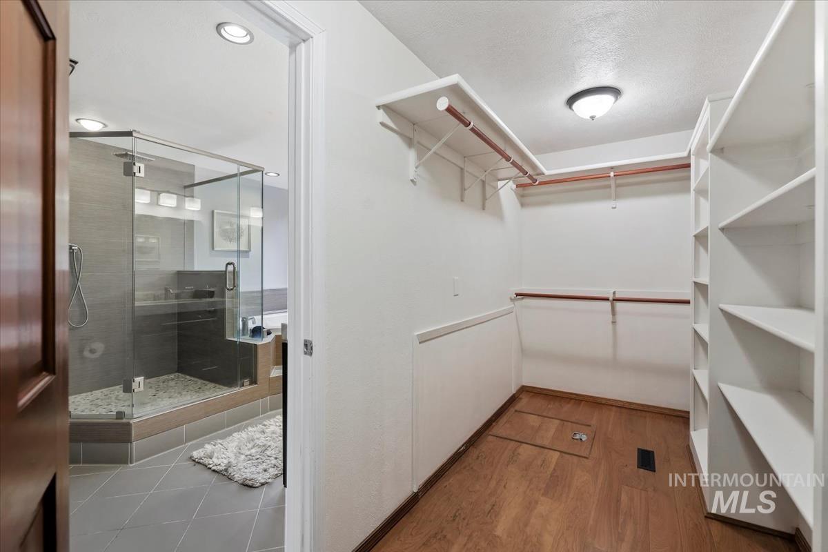 1945 S Creekside Ln, Boise, Idaho 83706, 3 Bedrooms, 2 Bathrooms, Residential For Sale, Price $1,050,000,MLS 98973942