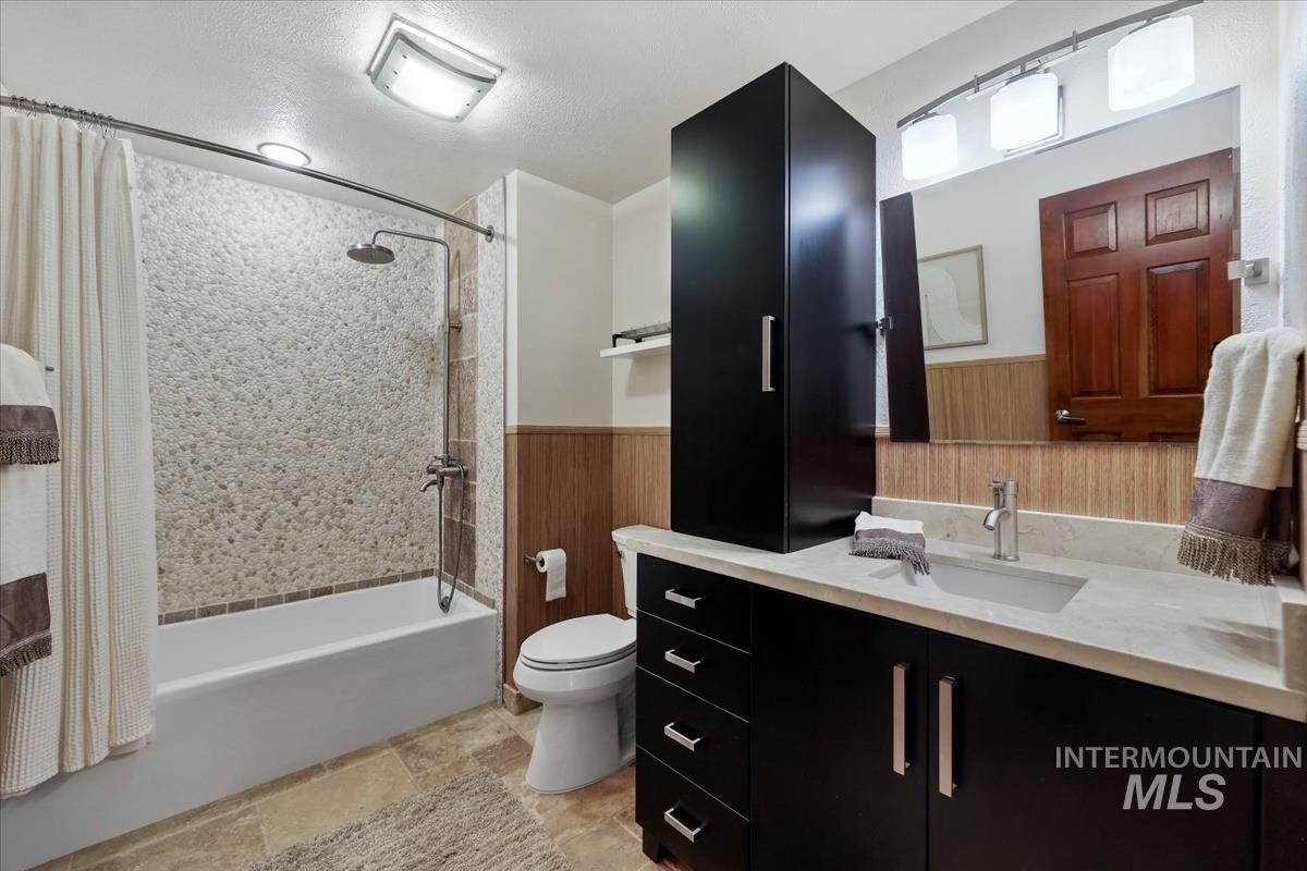 1945 S Creekside Ln, Boise, Idaho 83706, 3 Bedrooms, 2 Bathrooms, Residential For Sale, Price $1,050,000,MLS 98973942