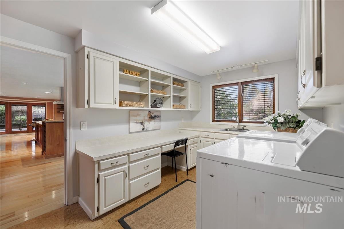 1945 S Creekside Ln, Boise, Idaho 83706, 3 Bedrooms, 2 Bathrooms, Residential For Sale, Price $1,050,000,MLS 98973942