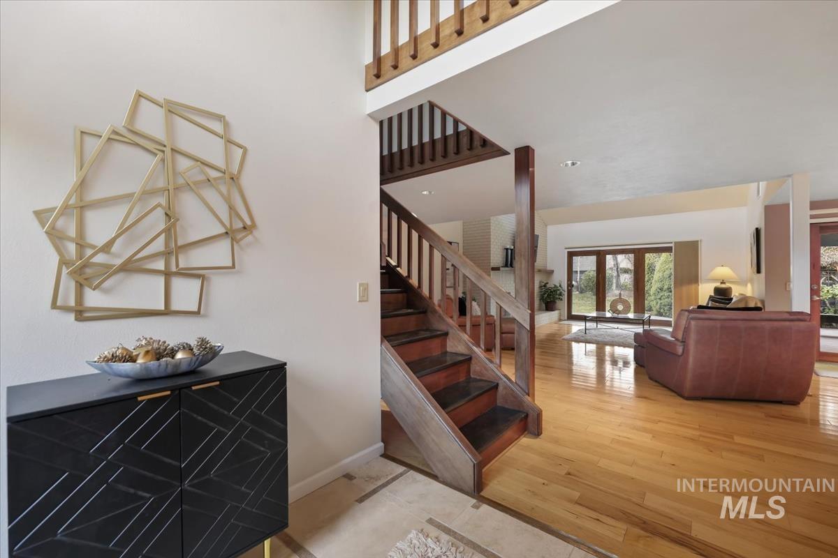 1945 S Creekside Ln, Boise, Idaho 83706, 3 Bedrooms, 2 Bathrooms, Residential For Sale, Price $1,050,000,MLS 98973942