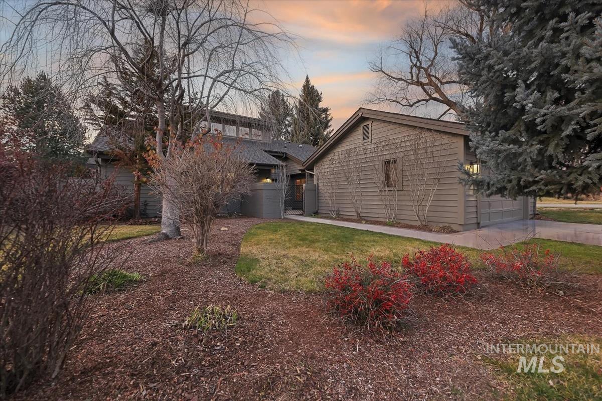 1945 S Creekside Ln, Boise, Idaho 83706, 3 Bedrooms, 2 Bathrooms, Residential For Sale, Price $1,050,000,MLS 98973942