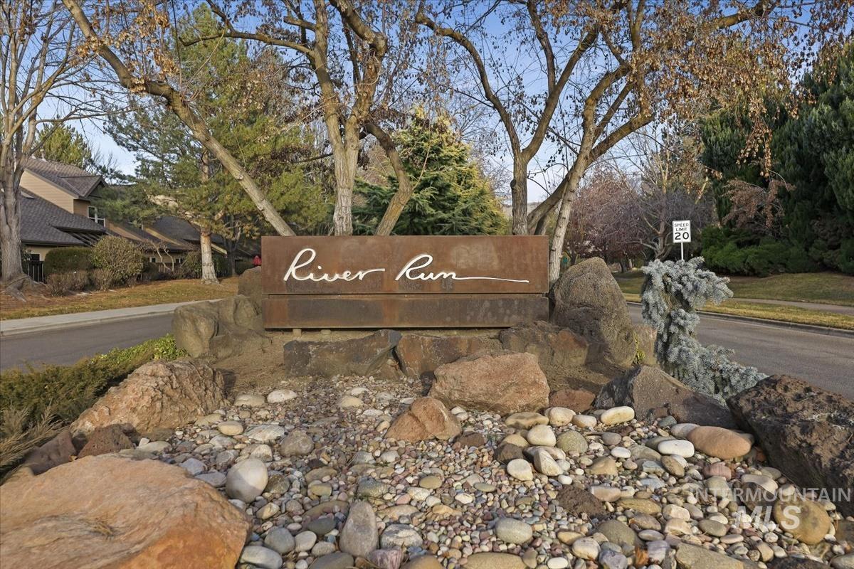 1945 S Creekside Ln, Boise, Idaho 83706, 3 Bedrooms, 2 Bathrooms, Residential For Sale, Price $1,050,000,MLS 98973942