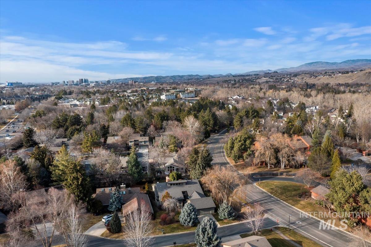 1945 S Creekside Ln, Boise, Idaho 83706, 3 Bedrooms, 2 Bathrooms, Residential For Sale, Price $1,050,000,MLS 98973942