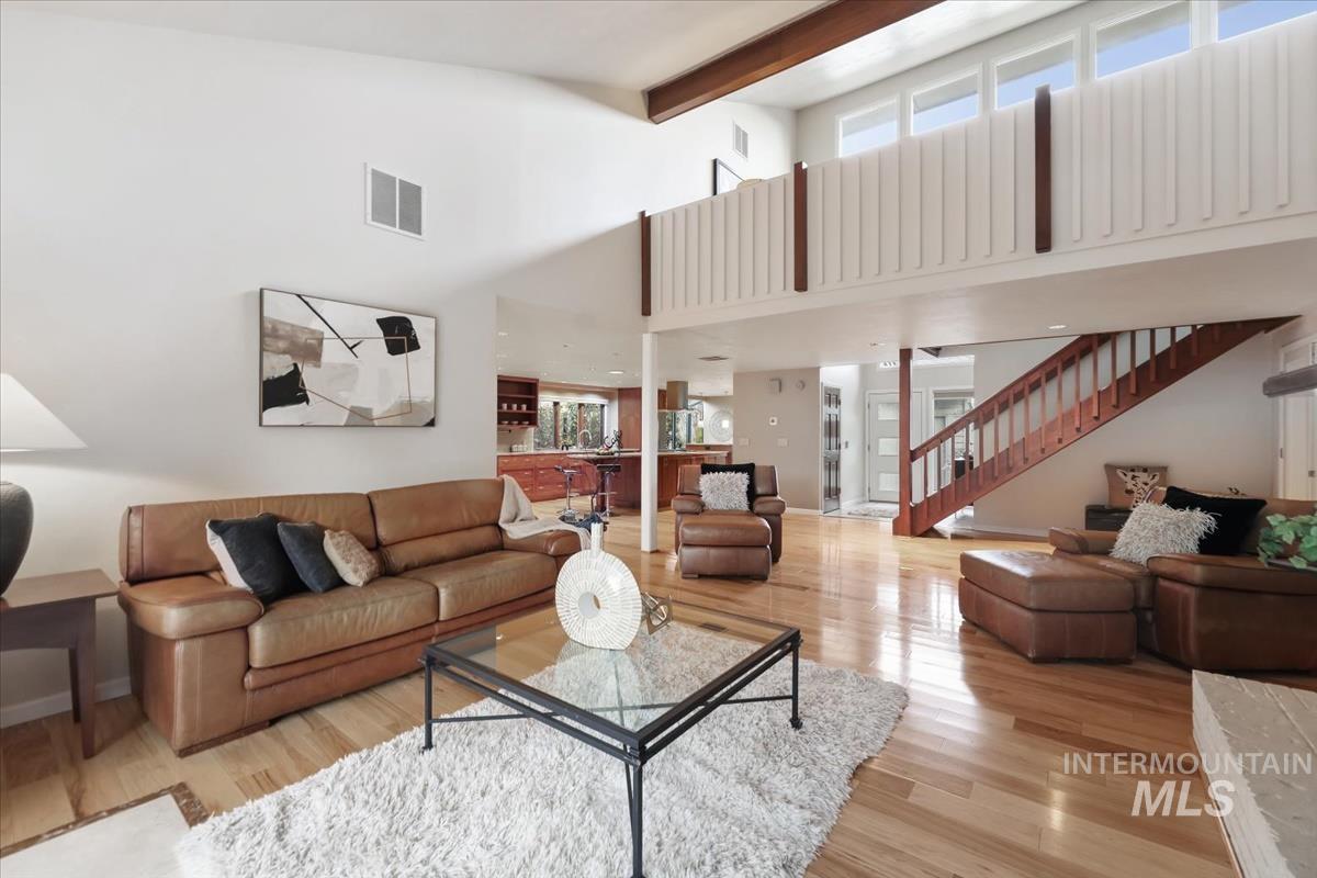 1945 S Creekside Ln, Boise, Idaho 83706, 3 Bedrooms, 2 Bathrooms, Residential For Sale, Price $1,050,000,MLS 98973942