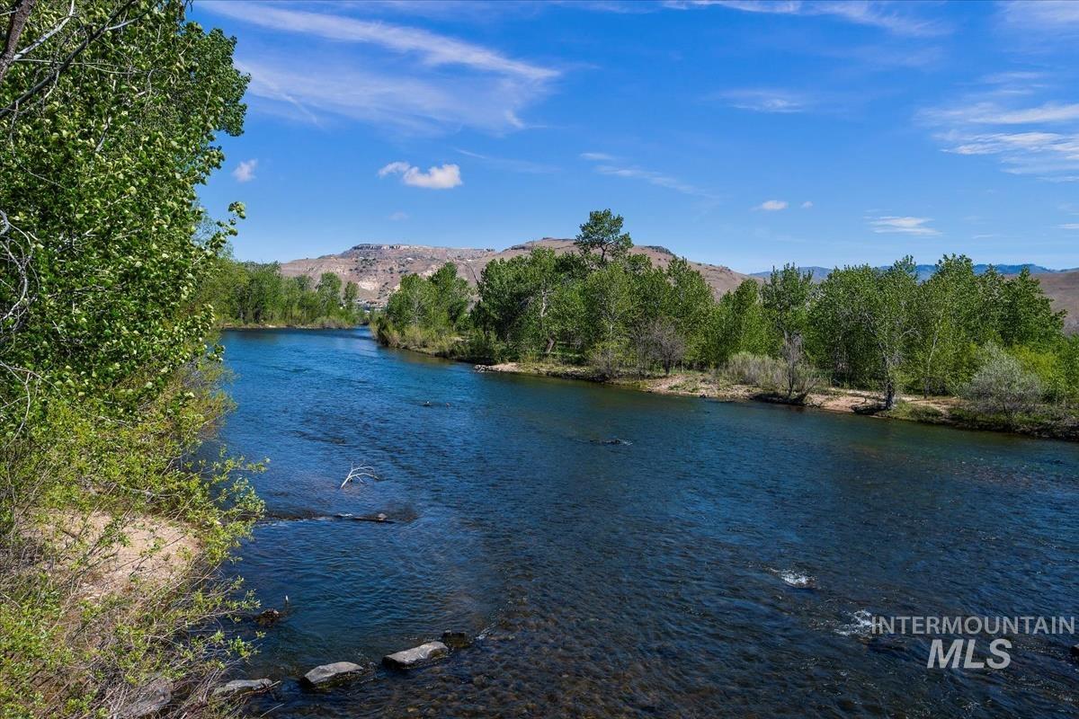 1945 S Creekside Ln, Boise, Idaho 83706, 3 Bedrooms, 2 Bathrooms, Residential For Sale, Price $1,050,000,MLS 98973942