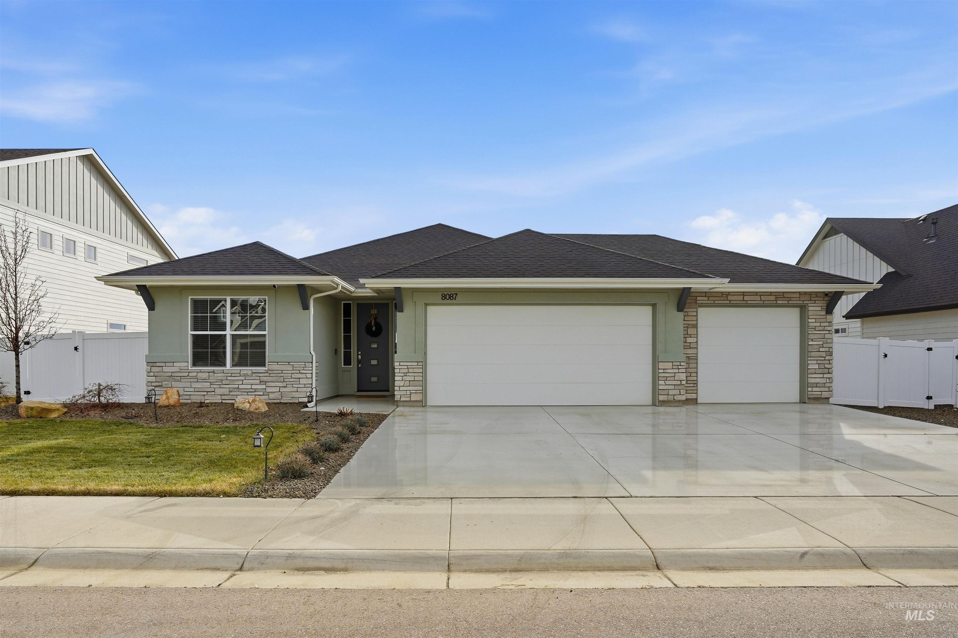 8087 Tandy Cove St, Middleton, Idaho 83644-6170, 3 Bedrooms, 2 Bathrooms, Residential For Sale, Price $549,990,MLS 98973943