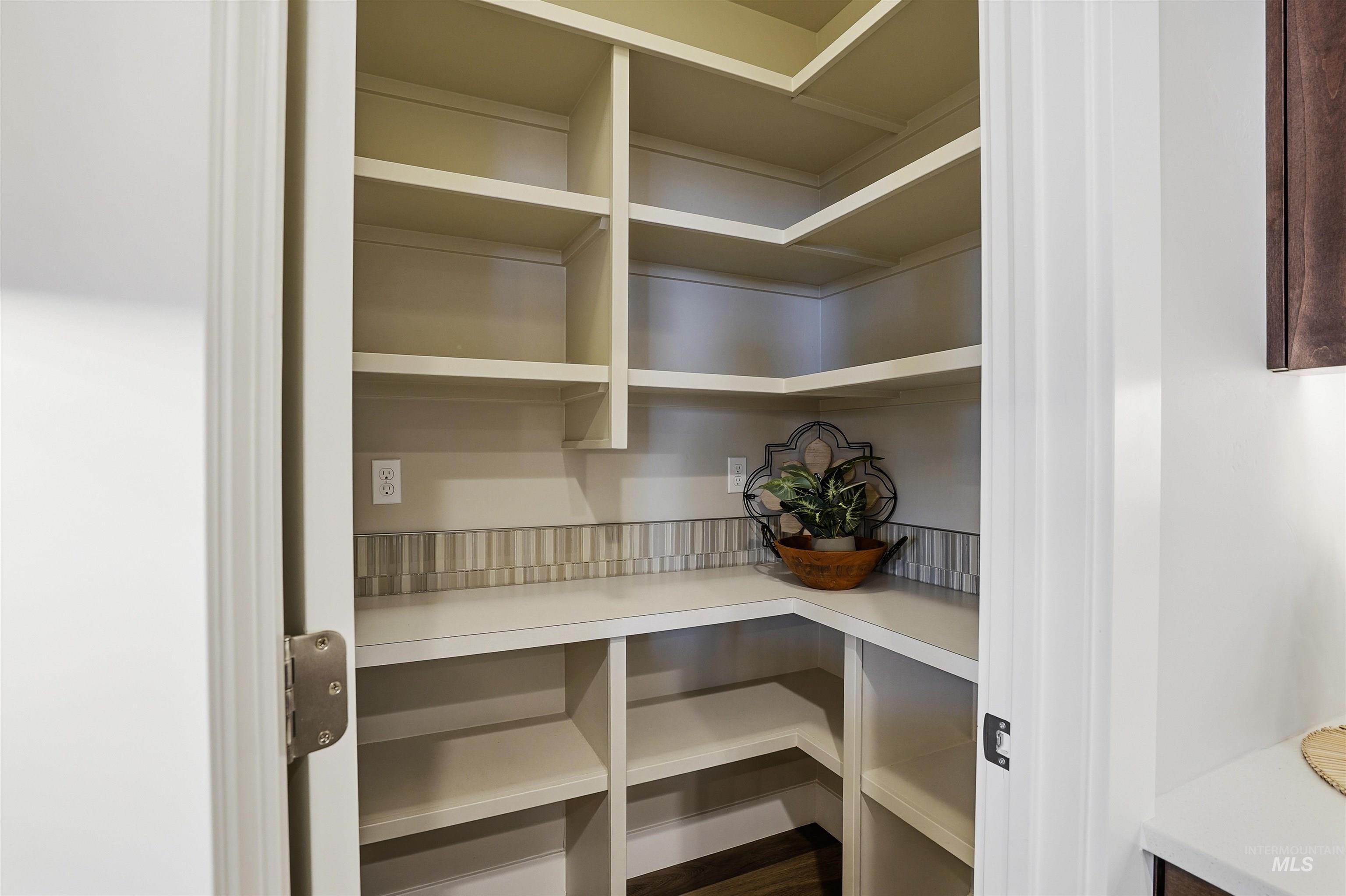 8087 Tandy Cove St, Middleton, Idaho 83644-6170, 3 Bedrooms, 2 Bathrooms, Residential For Sale, Price $549,990,MLS 98973943