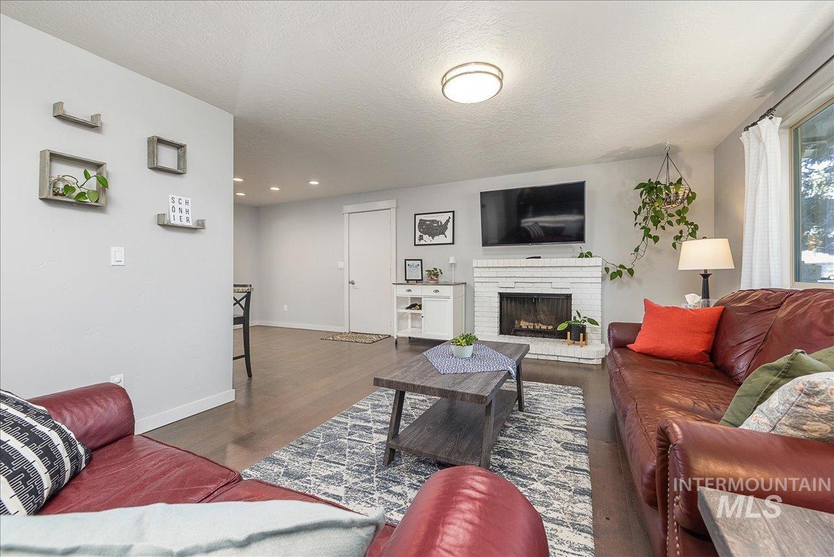 2803 S Odle Way, Boise, Idaho 83705, 3 Bedrooms, 2 Bathrooms, Residential For Sale, Price $470,000,MLS 98973945