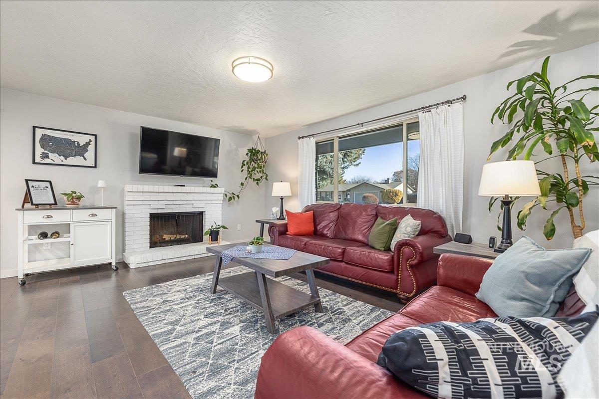 2803 S Odle Way, Boise, Idaho 83705, 3 Bedrooms, 2 Bathrooms, Residential For Sale, Price $470,000,MLS 98973945