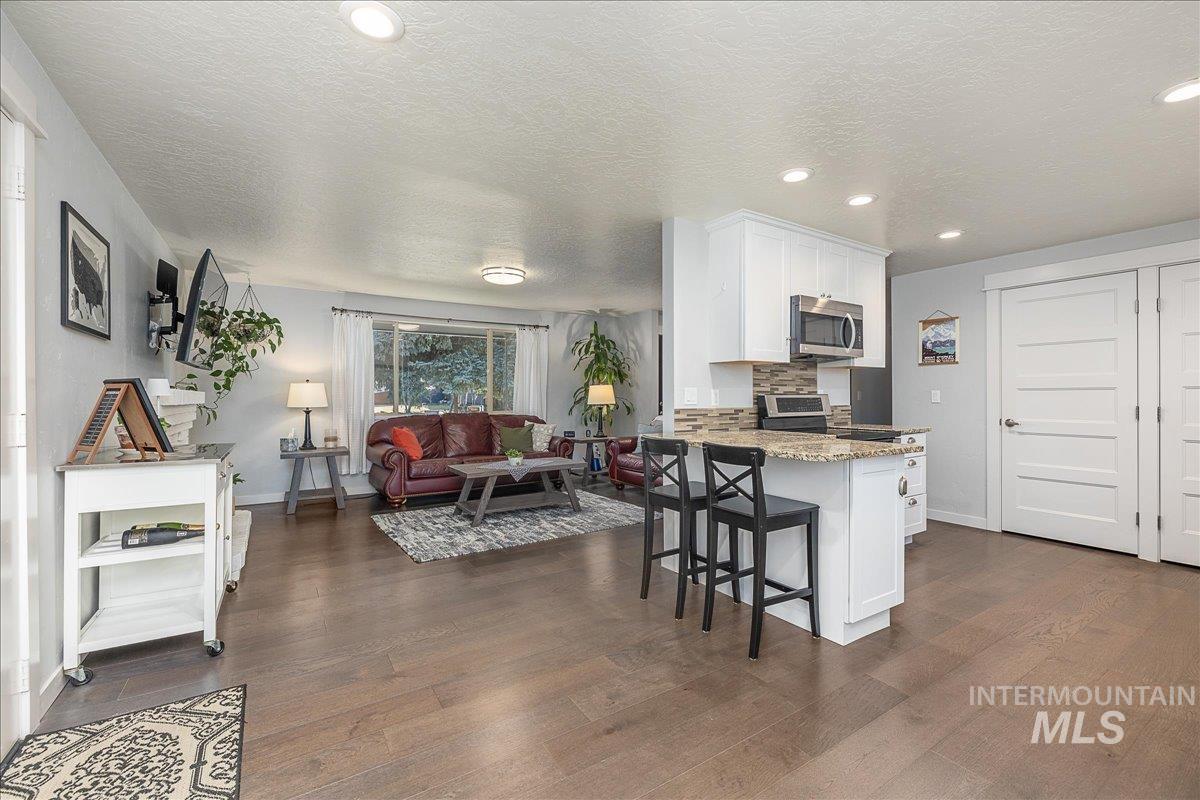 2803 S Odle Way, Boise, Idaho 83705, 3 Bedrooms, 2 Bathrooms, Residential For Sale, Price $470,000,MLS 98973945