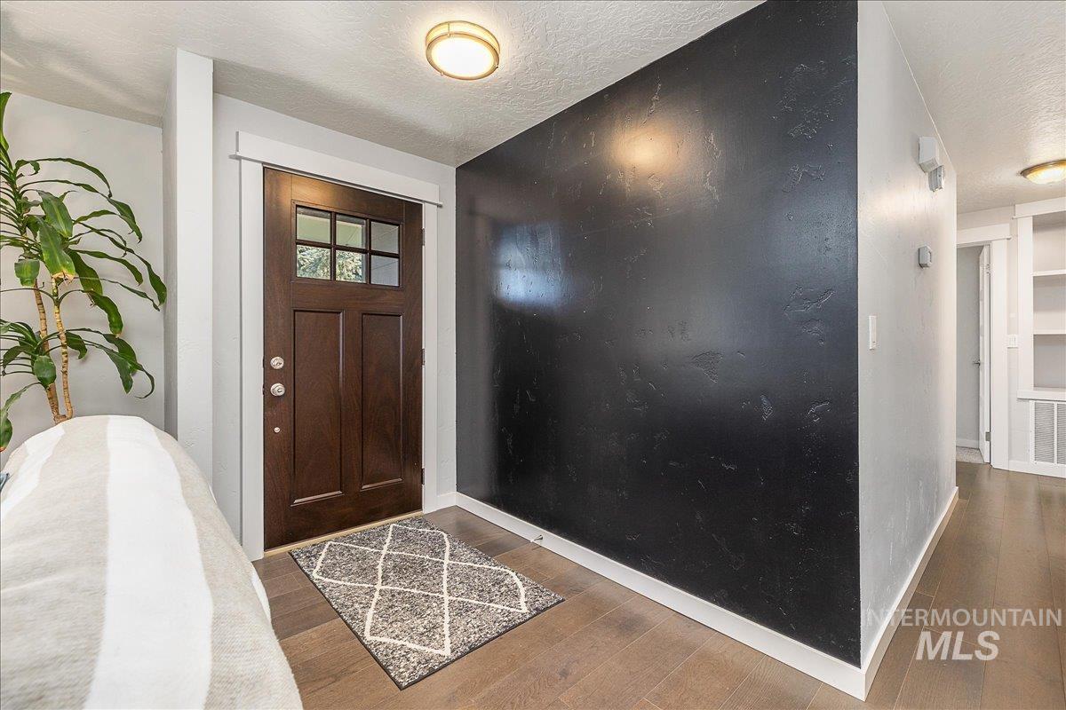 2803 S Odle Way, Boise, Idaho 83705, 3 Bedrooms, 2 Bathrooms, Residential For Sale, Price $470,000,MLS 98973945