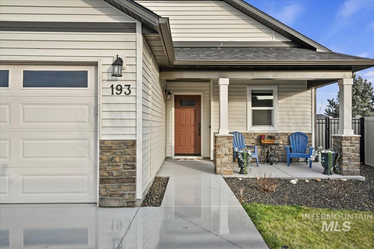 193 W Haniken St, Meridian, Idaho 83642, 2 Bedrooms, 2 Bathrooms, Residential For Sale, Price $409,990,MLS 98973946