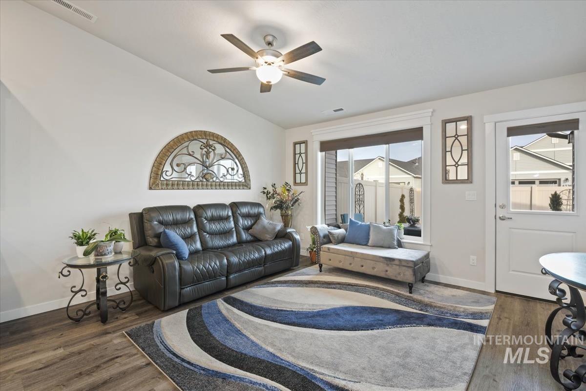 193 W Haniken St, Meridian, Idaho 83642, 2 Bedrooms, 2 Bathrooms, Residential For Sale, Price $404,990, 98973946