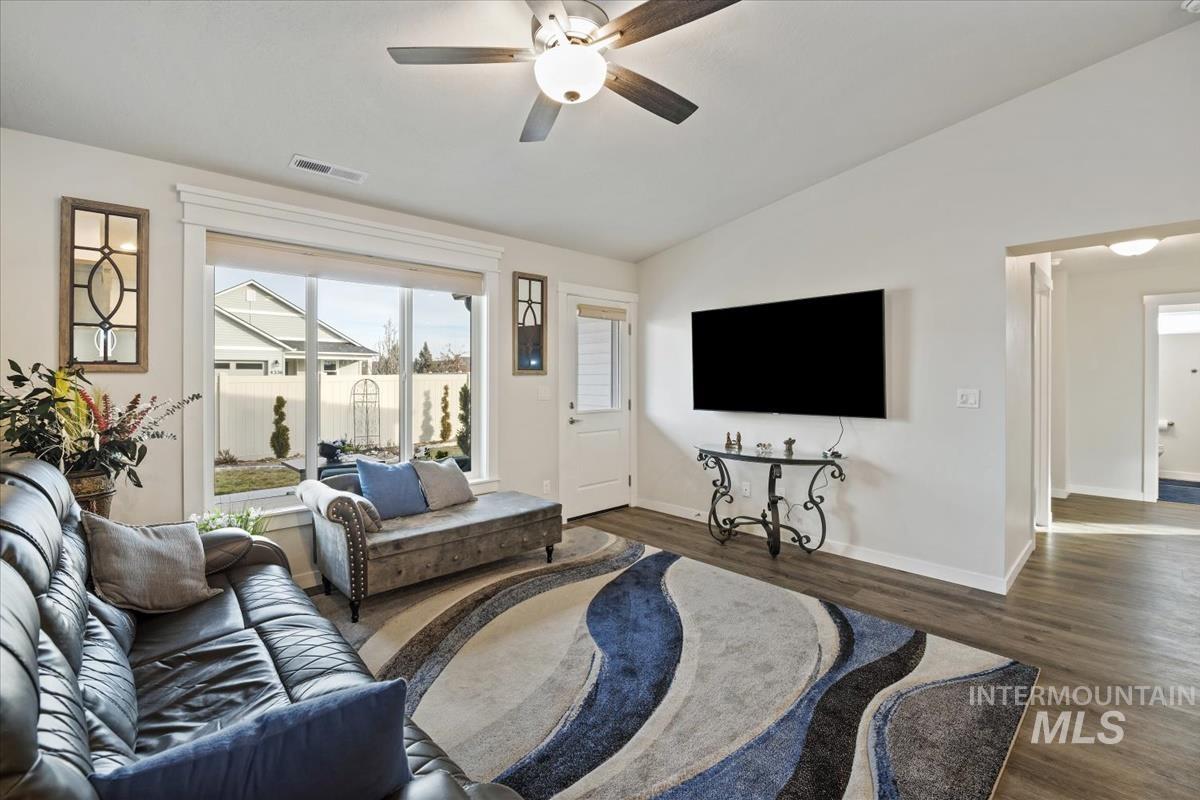 193 W Haniken St, Meridian, Idaho 83642, 2 Bedrooms, 2 Bathrooms, Residential For Sale, Price $404,990, 98973946