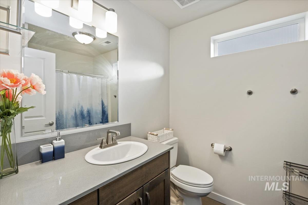 193 W Haniken St, Meridian, Idaho 83642, 2 Bedrooms, 2 Bathrooms, Residential For Sale, Price $404,990, 98973946