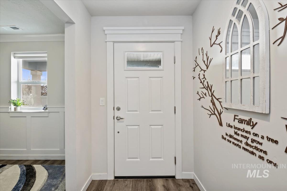 193 W Haniken St, Meridian, Idaho 83642, 2 Bedrooms, 2 Bathrooms, Residential For Sale, Price $404,990, 98973946