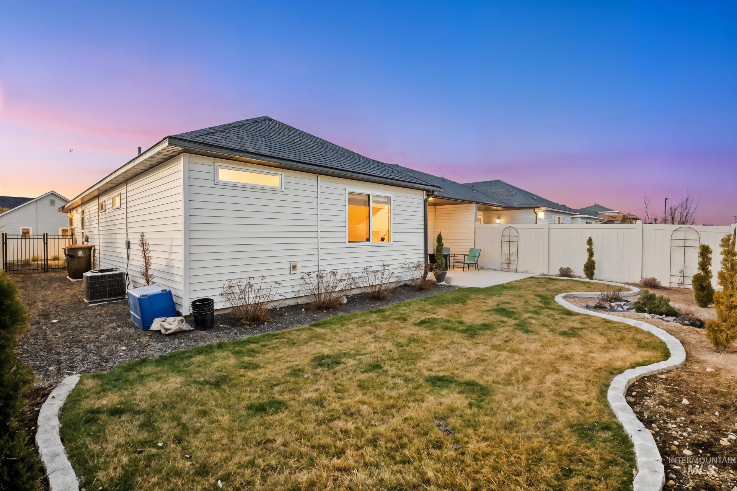 193 W Haniken St, Meridian, Idaho 83642, 2 Bedrooms, 2 Bathrooms, Residential For Sale, Price $404,990, 98973946