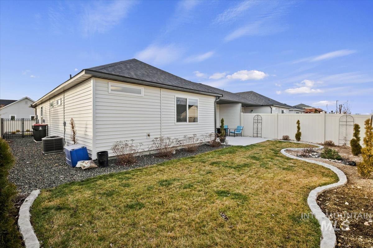 193 W Haniken St, Meridian, Idaho 83642, 2 Bedrooms, 2 Bathrooms, Residential For Sale, Price $409,990,MLS 98973946