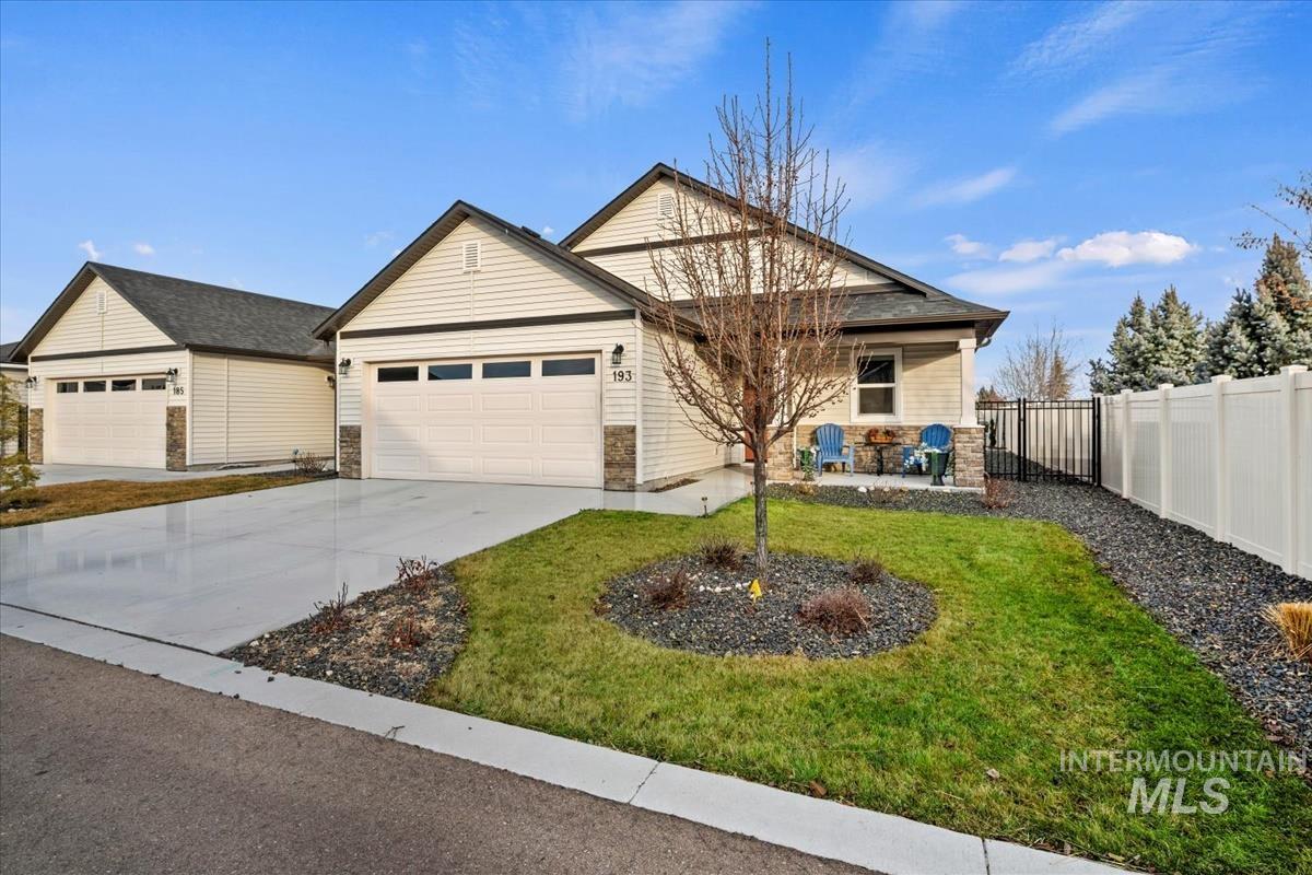193 W Haniken St, Meridian, Idaho 83642, 2 Bedrooms, 2 Bathrooms, Residential For Sale, Price $409,990,MLS 98973946