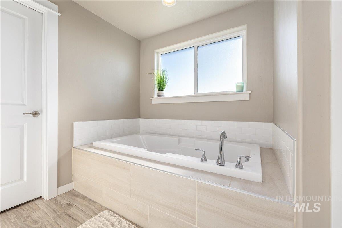 10667 W Royal Fern Ct., Star, Idaho 83669, 4 Bedrooms, 2.5 Bathrooms, Residential For Sale, Price $699,900,MLS 98973947