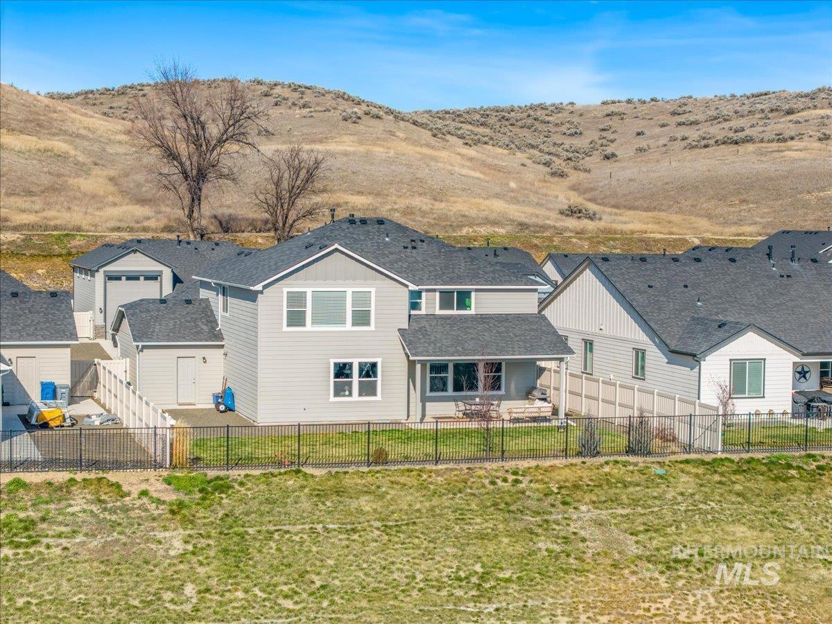 10667 W Royal Fern Ct., Star, Idaho 83669, 4 Bedrooms, 2.5 Bathrooms, Residential For Sale, Price $699,900,MLS 98973947