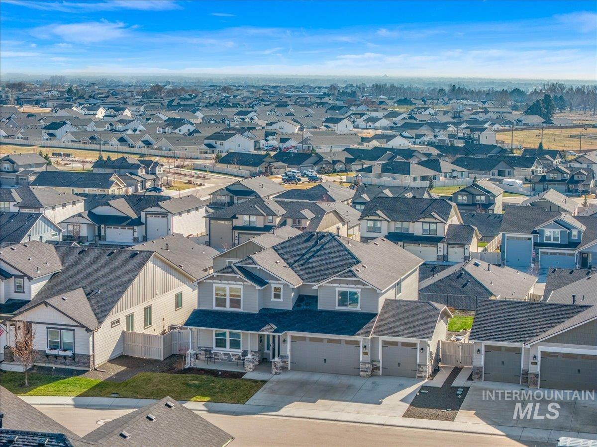 10667 W Royal Fern Ct., Star, Idaho 83669, 4 Bedrooms, 2.5 Bathrooms, Residential For Sale, Price $699,900,MLS 98973947