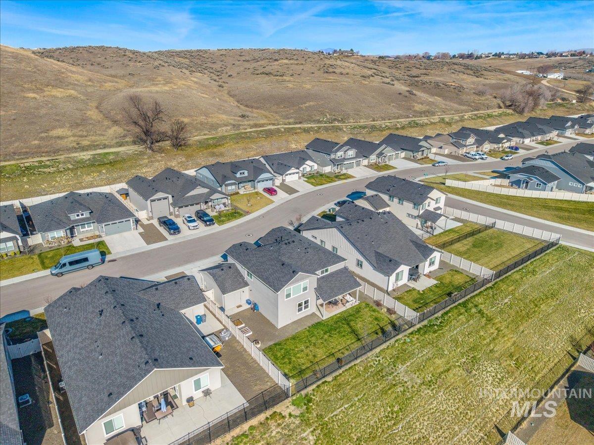 10667 W Royal Fern Ct., Star, Idaho 83669, 4 Bedrooms, 2.5 Bathrooms, Residential For Sale, Price $699,900,MLS 98973947