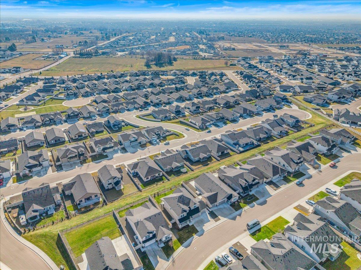 10667 W Royal Fern Ct., Star, Idaho 83669, 4 Bedrooms, 2.5 Bathrooms, Residential For Sale, Price $699,900,MLS 98973947