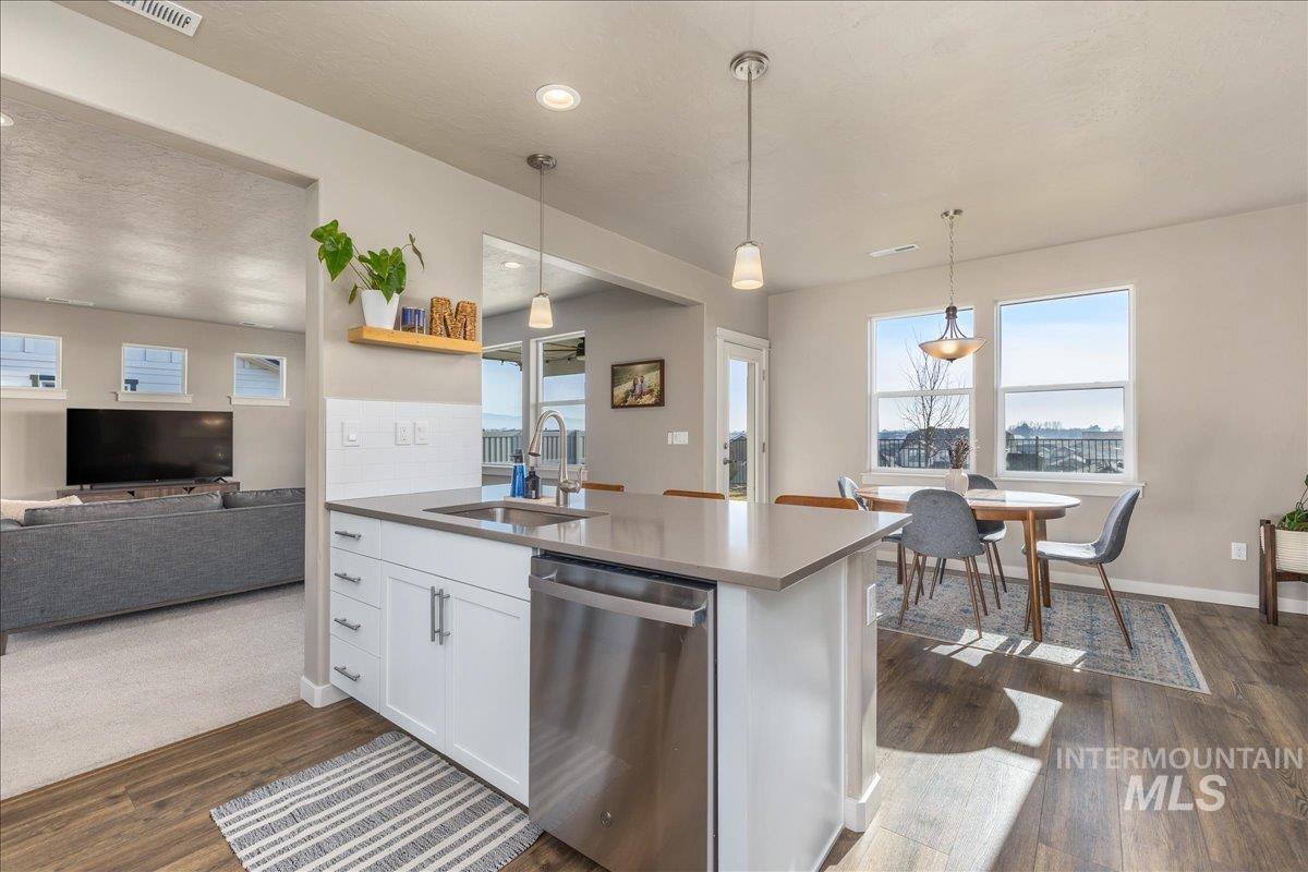 10667 W Royal Fern Ct., Star, Idaho 83669, 4 Bedrooms, 2.5 Bathrooms, Residential For Sale, Price $699,900,MLS 98973947