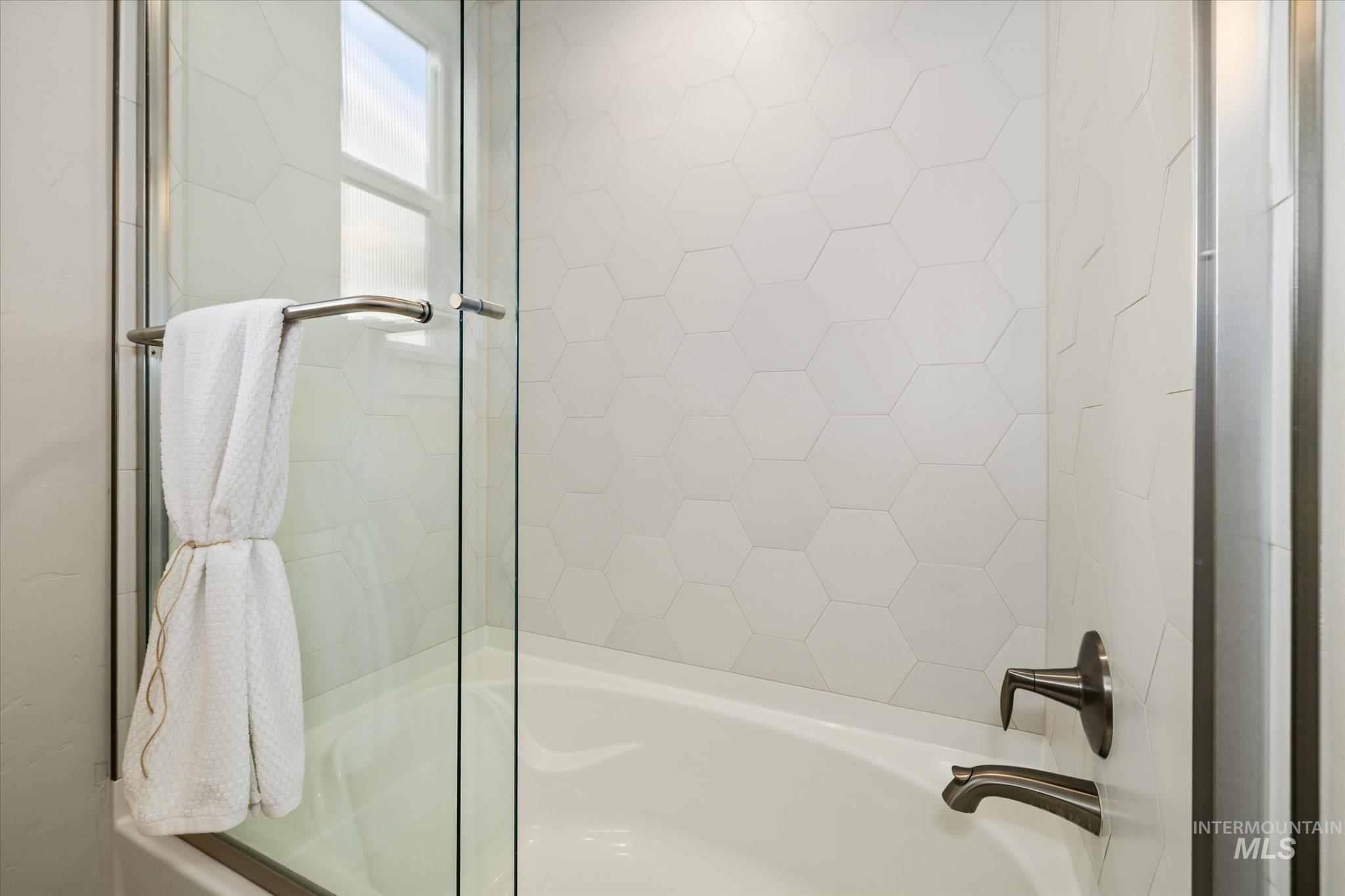 6638 S Capstone Ave, Meridian, Idaho 83642, 3 Bedrooms, 2.5 Bathrooms, Residential For Sale, Price $729,000,MLS 98973949