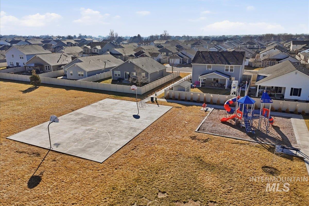 16682 Loggia Ave, Caldwell, Idaho 83607, 3 Bedrooms, 2 Bathrooms, Residential For Sale, Price $350,000,MLS 98973952