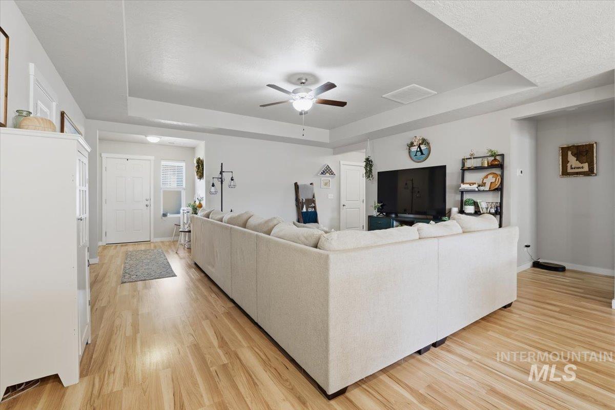 16682 Loggia Ave, Caldwell, Idaho 83607, 3 Bedrooms, 2 Bathrooms, Residential For Sale, Price $350,000,MLS 98973952