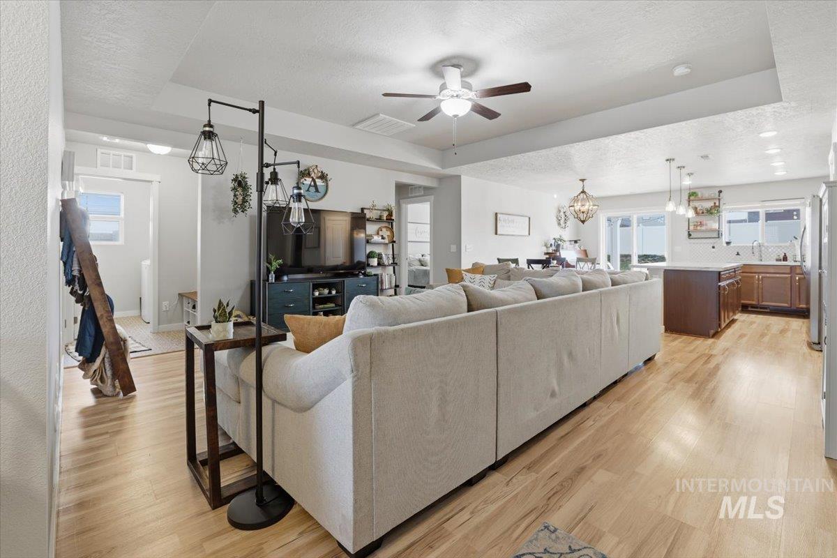 16682 Loggia Ave, Caldwell, Idaho 83607, 3 Bedrooms, 2 Bathrooms, Residential For Sale, Price $350,000,MLS 98973952