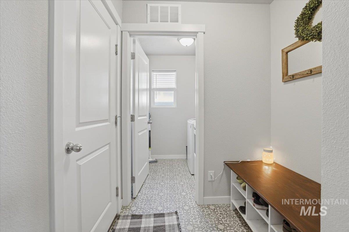 16682 Loggia Ave, Caldwell, Idaho 83607, 3 Bedrooms, 2 Bathrooms, Residential For Sale, Price $350,000,MLS 98973952