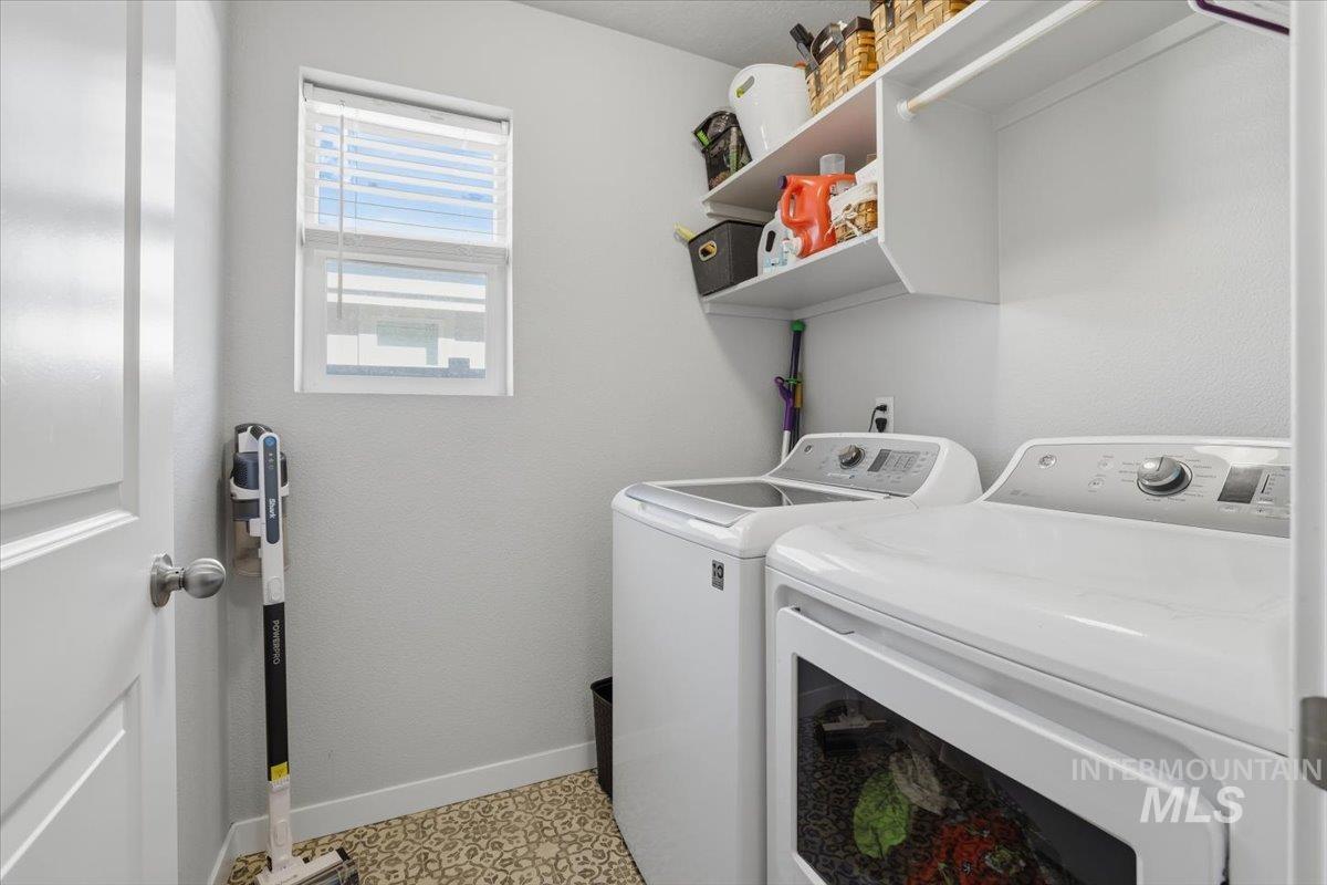 16682 Loggia Ave, Caldwell, Idaho 83607, 3 Bedrooms, 2 Bathrooms, Residential For Sale, Price $350,000,MLS 98973952