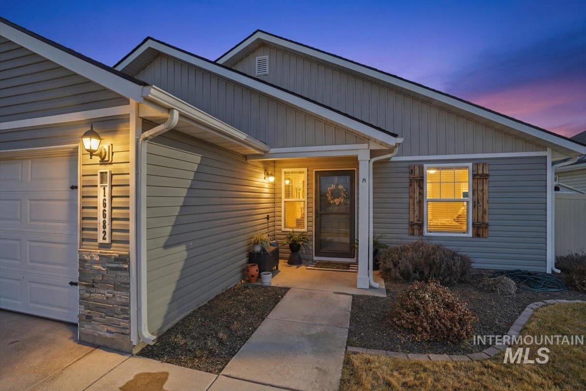 16682 Loggia Ave, Caldwell, Idaho 83607, 3 Bedrooms, 2 Bathrooms, Residential For Sale, Price $350,000,MLS 98973952