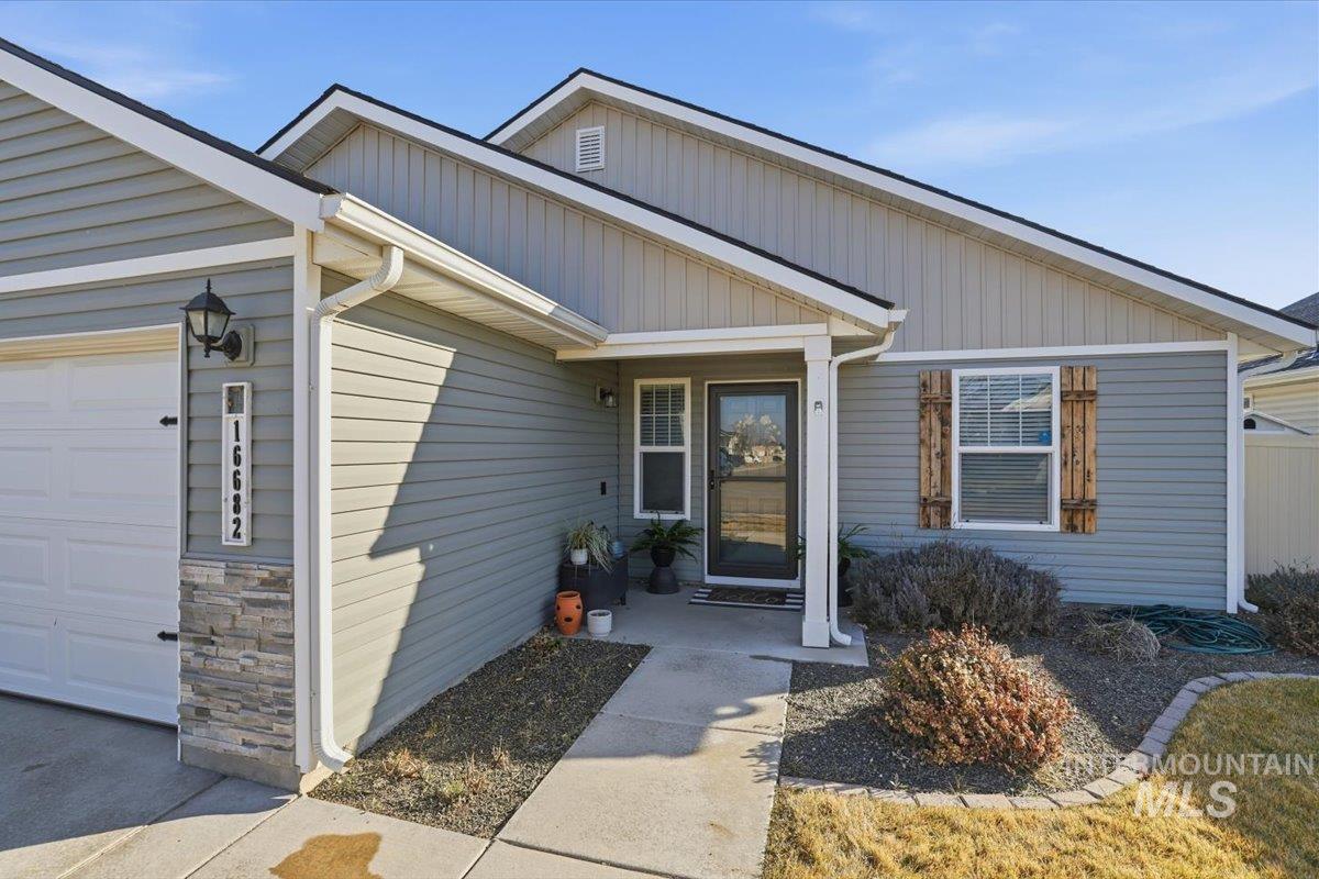 16682 Loggia Ave, Caldwell, Idaho 83607, 3 Bedrooms, 2 Bathrooms, Residential For Sale, Price $350,000,MLS 98973952