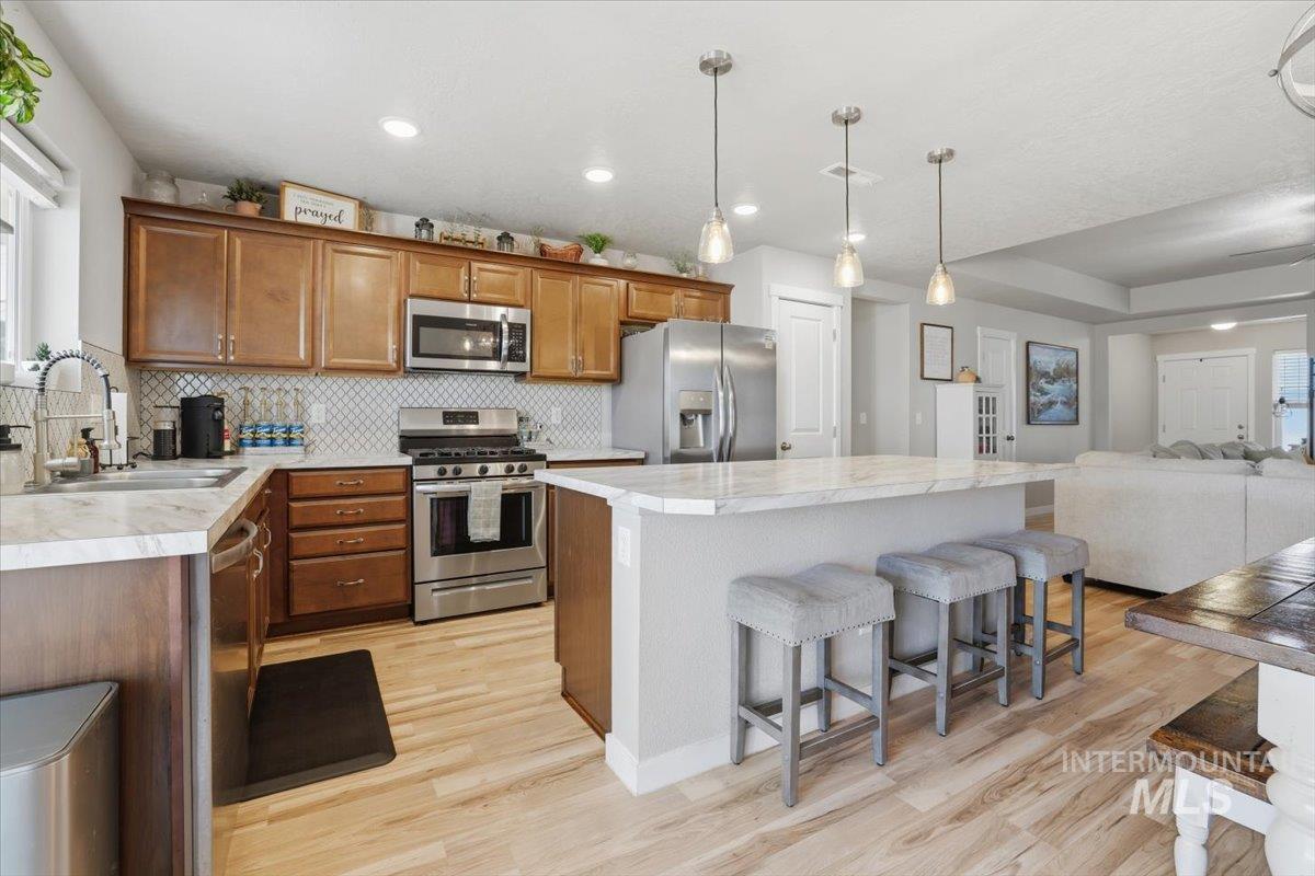 16682 Loggia Ave, Caldwell, Idaho 83607, 3 Bedrooms, 2 Bathrooms, Residential For Sale, Price $350,000,MLS 98973952