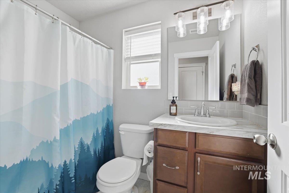 16682 Loggia Ave, Caldwell, Idaho 83607, 3 Bedrooms, 2 Bathrooms, Residential For Sale, Price $350,000,MLS 98973952