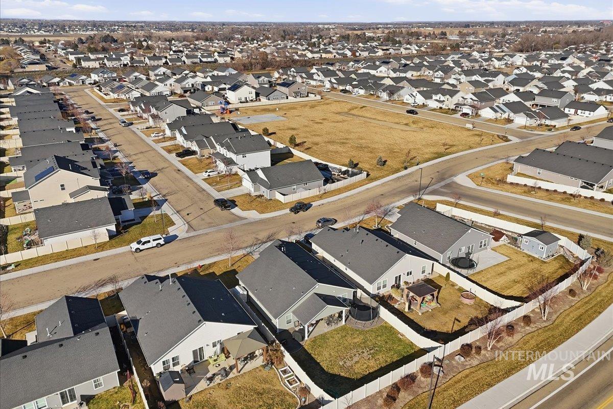 16682 Loggia Ave, Caldwell, Idaho 83607, 3 Bedrooms, 2 Bathrooms, Residential For Sale, Price $350,000,MLS 98973952