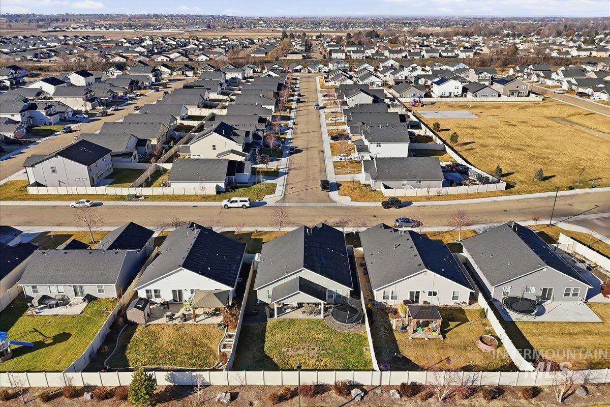 16682 Loggia Ave, Caldwell, Idaho 83607, 3 Bedrooms, 2 Bathrooms, Residential For Sale, Price $350,000,MLS 98973952