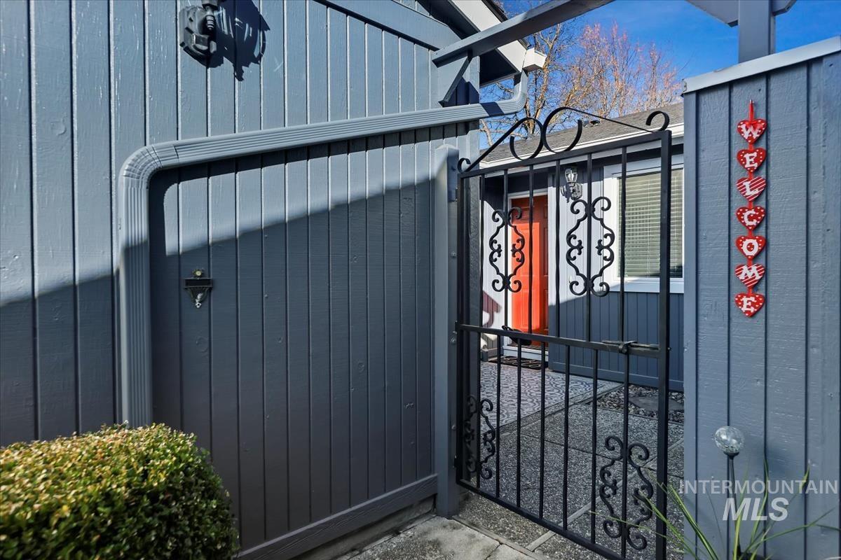 232 W Arrowrock, Boise, Idaho 83706-0000, 2 Bedrooms, 1.5 Bathrooms, Residential For Sale, Price $415,000,MLS 98973956