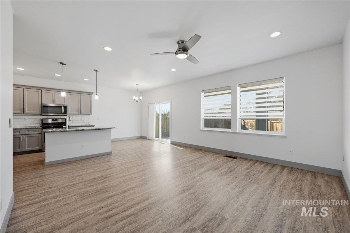 106 Thunder Mountain Ct., Homedale, Idaho 83628, 3 Bedrooms, 2 Bathrooms, Residential For Sale, Price $345,000,MLS 98973961